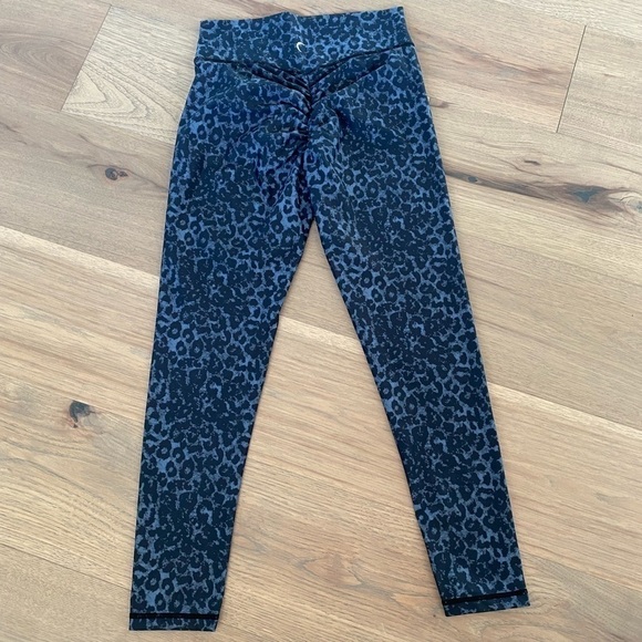 Zyia Active Womens Navy Leopard Print Athletic Workout Cropped Leggings Sz 6/8 - Picture 2 of 7